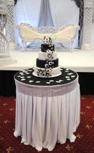 4 tiered wedding cake black and white flower theme