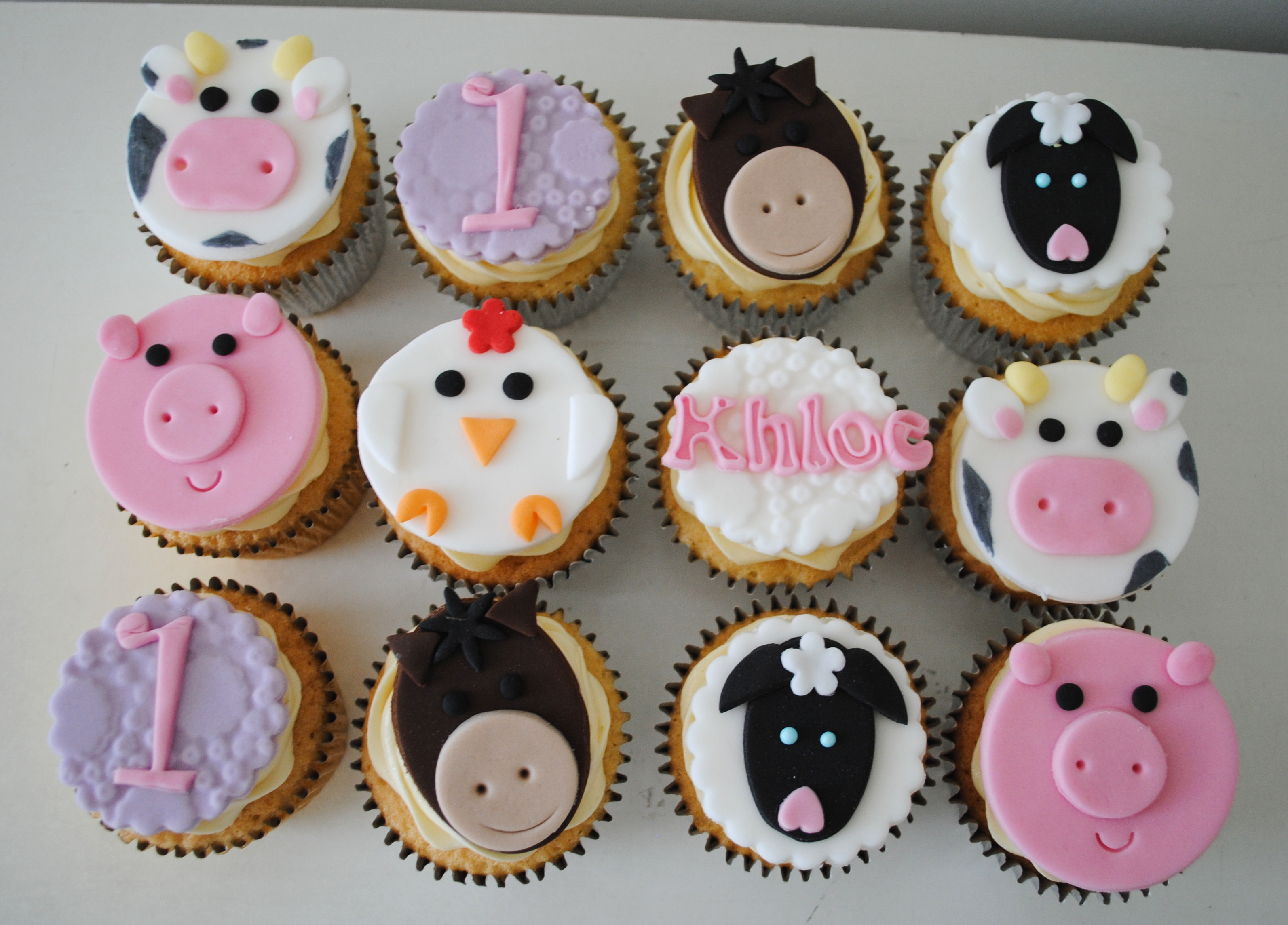 Animal farm birthday cupcakes