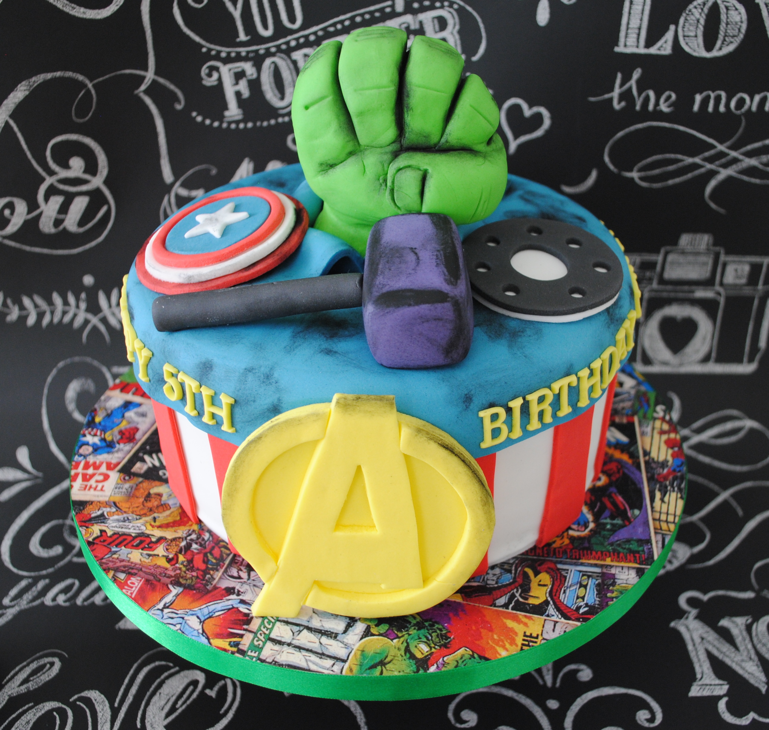 Avengers superero birthday cake