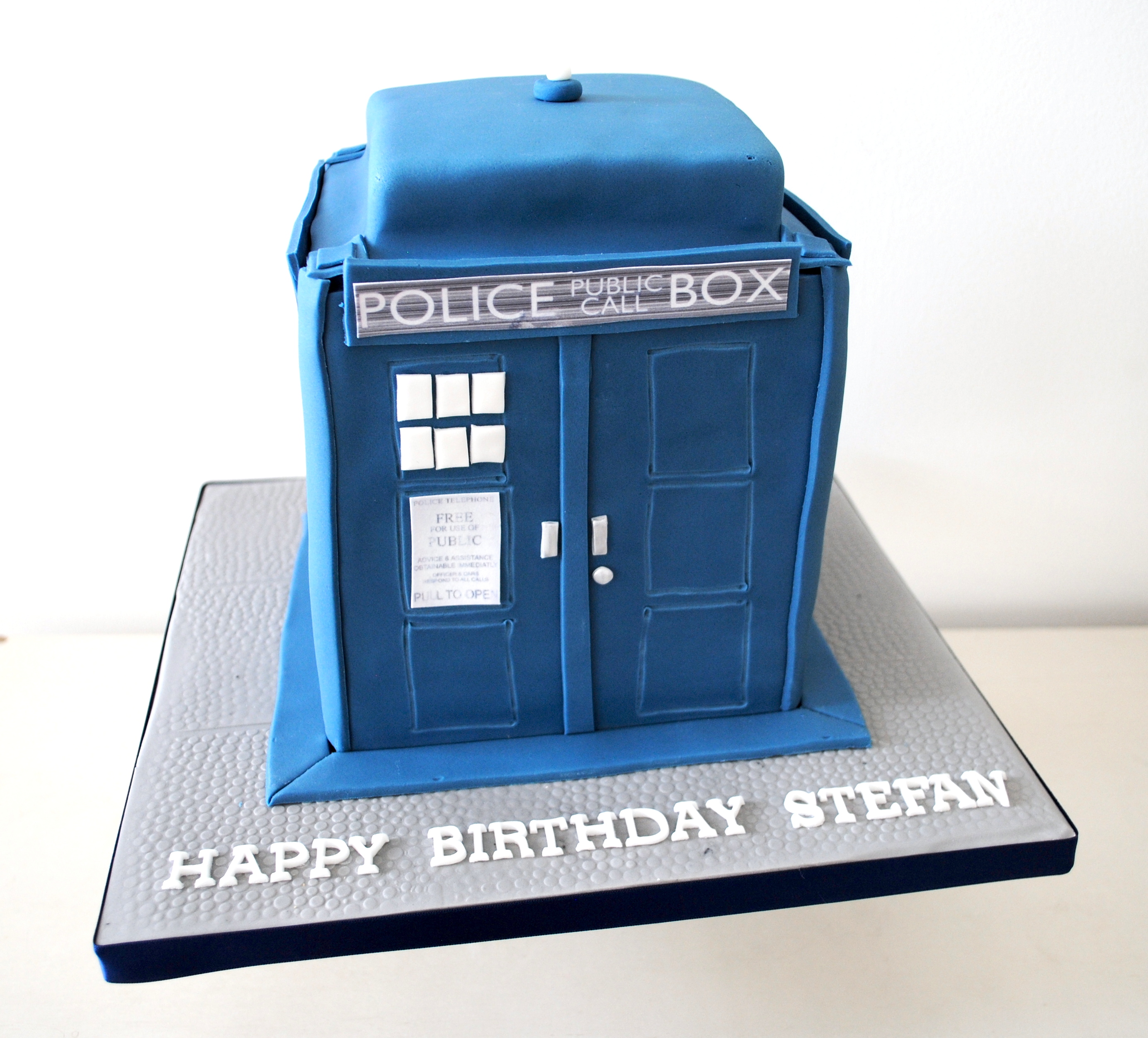 Dr who Tardis birthday cake