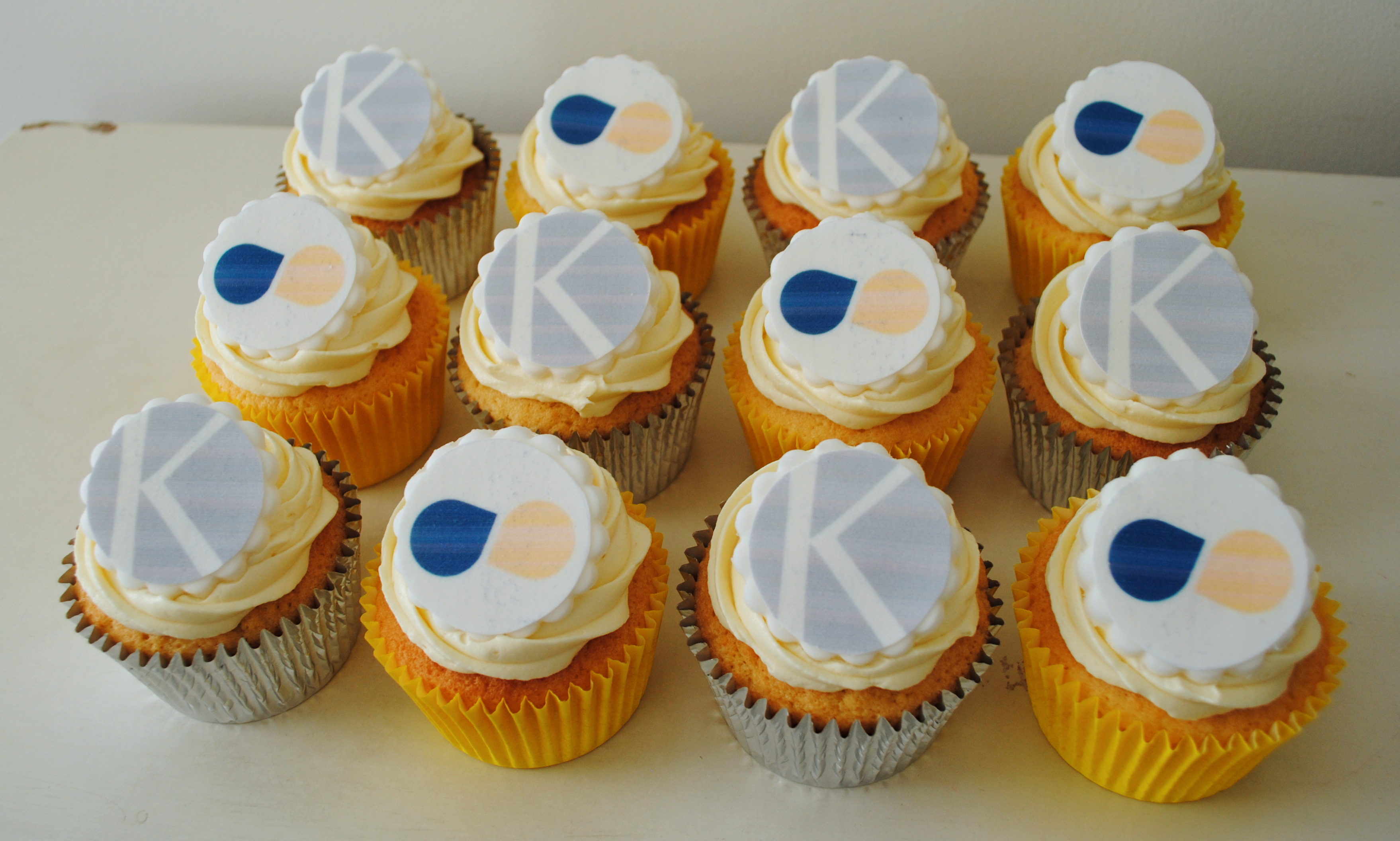 KHT and Stern logo cupcakes