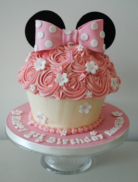 Disney minnie mouse giant cupcake