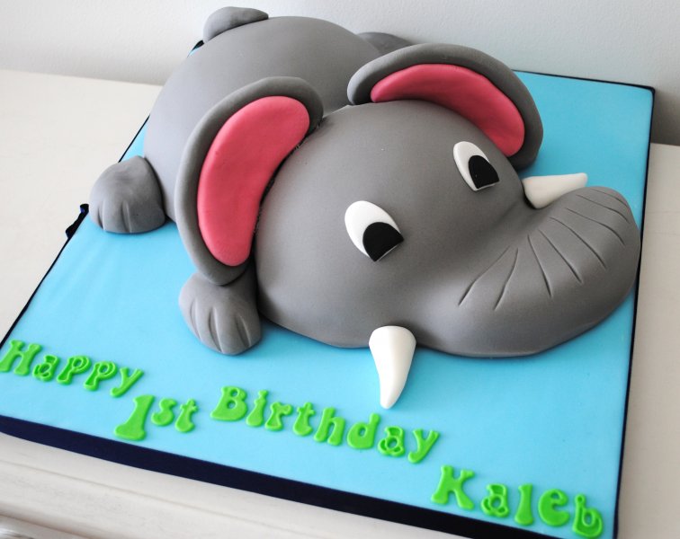 Childrens elephant birthday cake