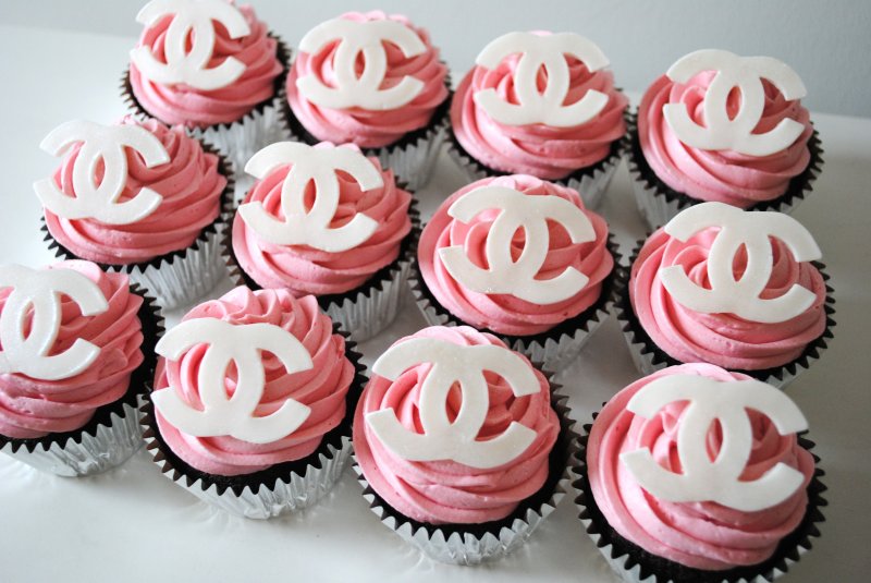 Chanel logo cupcakes