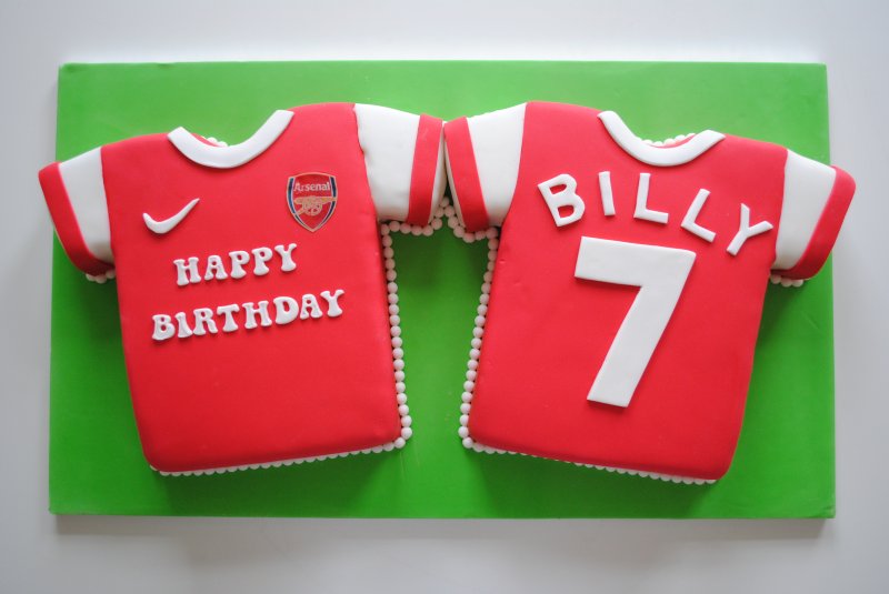 Arsenal shirt birthday cake