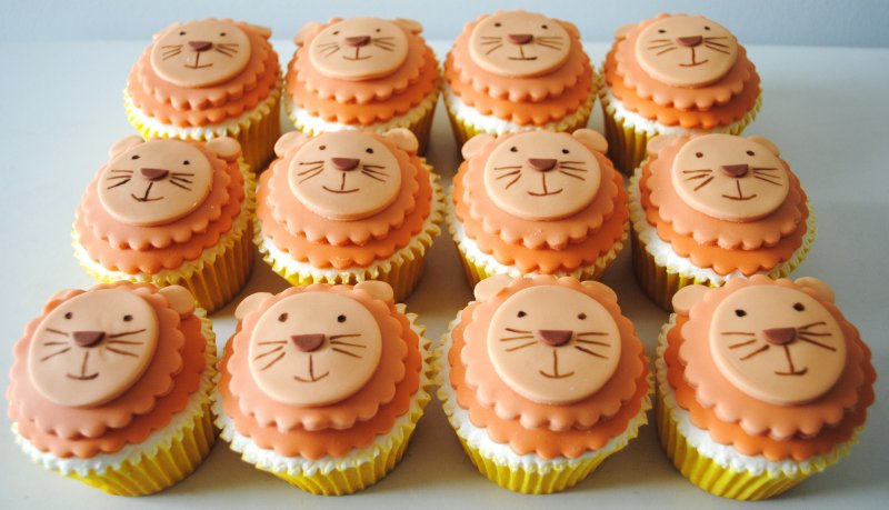 Childrens lion cupcakes