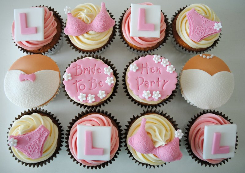 Pink hen party cupcakes