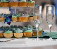 Peacock wedding cupcakes