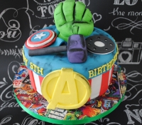 Avengers superero birthday cake