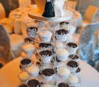 Wedding cake stand