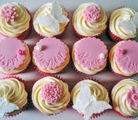 Pretty birthday cupcakes