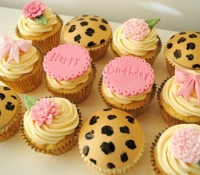 Rose flower leopard print birthday message cupcakes