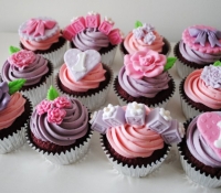 Hearts and flower first birthday cupcakes