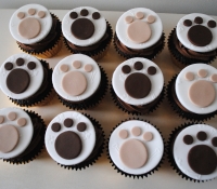 Dog paw print celebration cupcakes