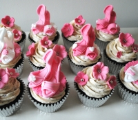 Shoes and flowers birthday cupcakes
