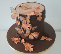 Tree trunk thanks giving cake