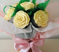 White rose cupcake bouquet