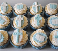 Cross and bible christening cupcakes