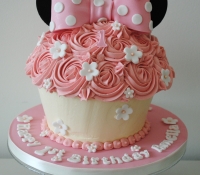 Disney minnie mouse giant cupcake