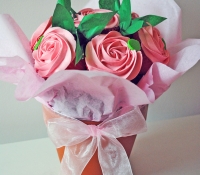 Pink rose cupcake bouquet