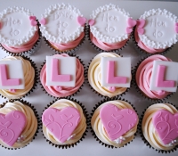 Pink hen party cupcakes