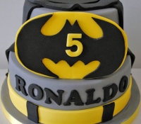 batman-birthday-cake