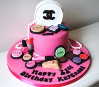pink-chanel-birthday-cake
