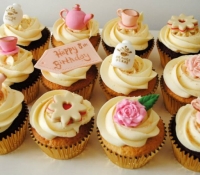 Vintage-tea-birthday-cupcakes