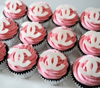 chanel-logo-cupcakes
