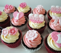first-birthday-girl-cupcakes