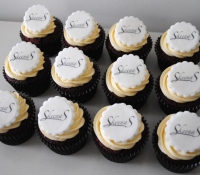 Skeena S Logo cupcakes