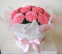 pink-flower-cupcake-bouquet