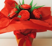 red-roses-cupcake-bouquet