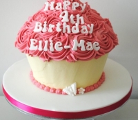 baby-giant-cupcake-pink