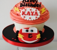 lightning-mcqueen-giant-cupcake