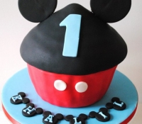 mickey-mouse-giant-cupcake
