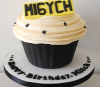 numberplate-giant-cupcake