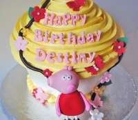 peppa-pig-giant-cupcake