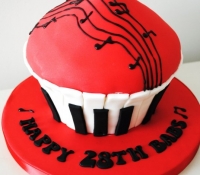 piano-theme-giant-cupcake