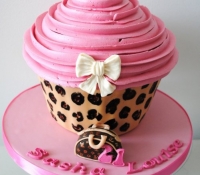 pink-21st-giant-cupcake