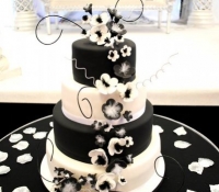 Black and white 4 tiered cake